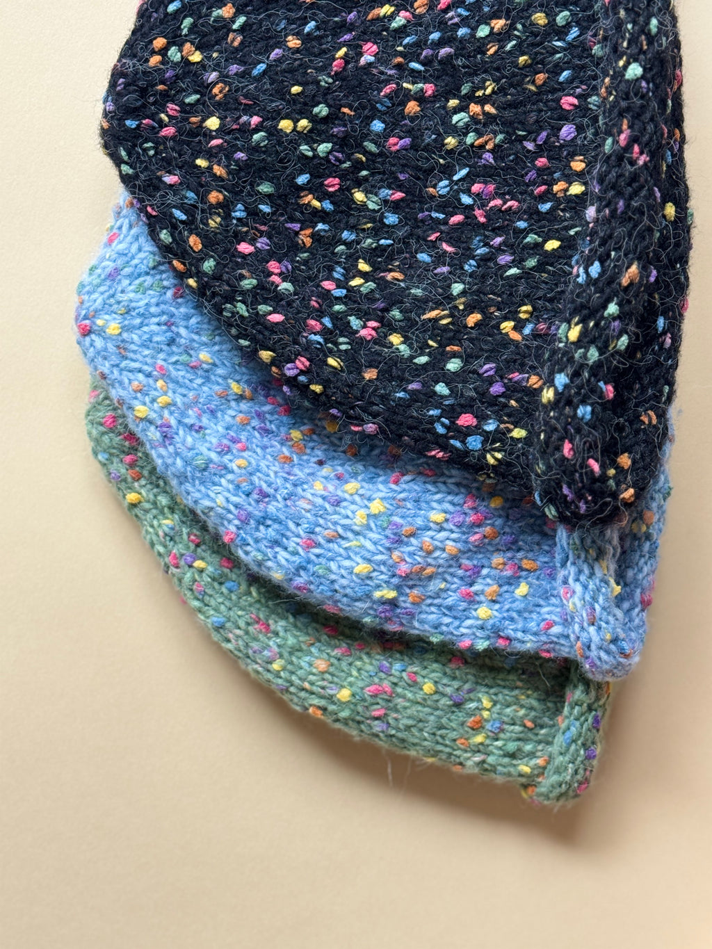 MULTICOLOR BEANIE BLACK